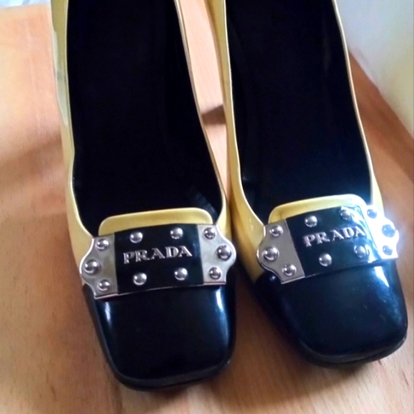 Prada Yellow/Black Patent Leather Logo Silver Plaque Square Toe Pumps Size 37 - Picture 2 of 8